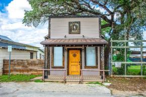 Lonesome Dove Bandera Cabin